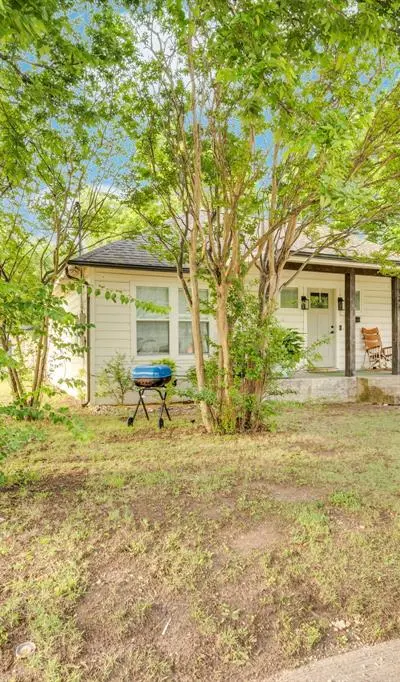 124 Coats Street, Waxahachie TX 75165 - Photo 2