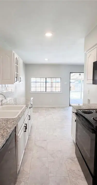 1102 Hillwood Drive, Lewisville TX 75067 - Photo 2