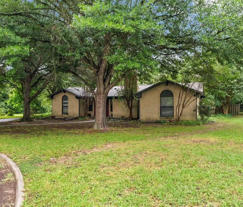 2823 Laurel Lane, Commerce TX 75428