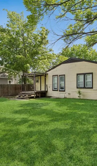 1120 S Pine Street, Grapevine TX 75050