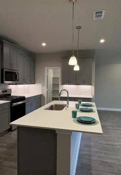 225 SANDSTONE Circle, Granbury TX 76048 - Photo 2