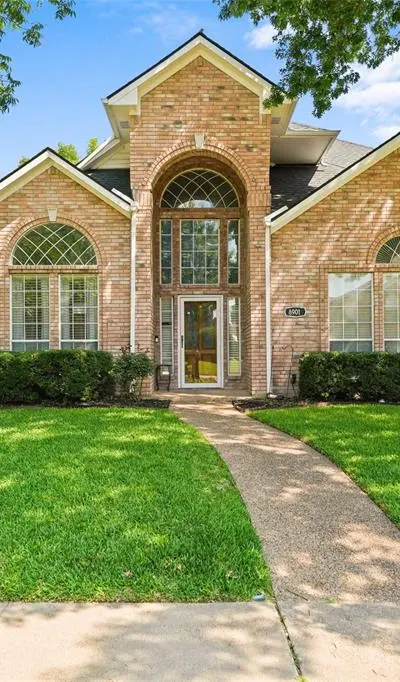 8901 Lakepointe Avenue, Rowlett TX 75088