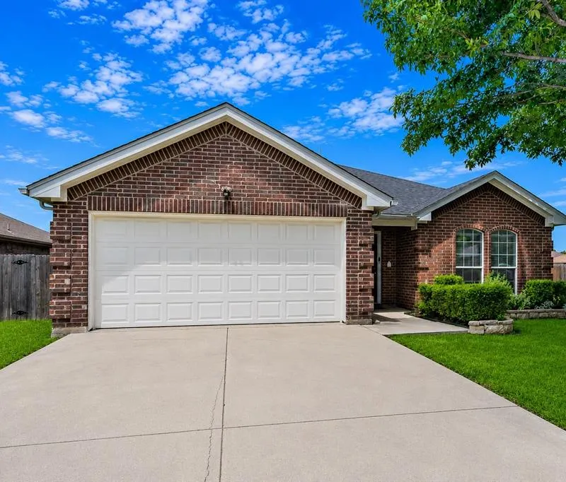 445 Vista Way Drive, Saginaw TX 76179