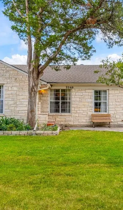 2240 Lawndale Drive, Dallas TX 75211 - Photo 2