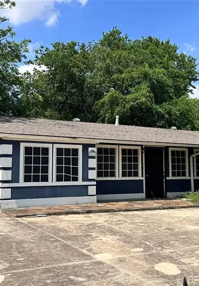 141 W Brownlee Avenue, Dallas TX 75224 - Photo 2