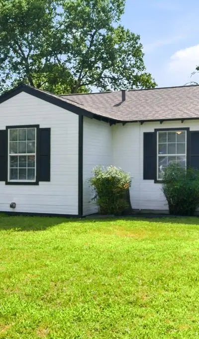 4909 Sandage Avenue, Fort Worth TX 76115 - Photo 2