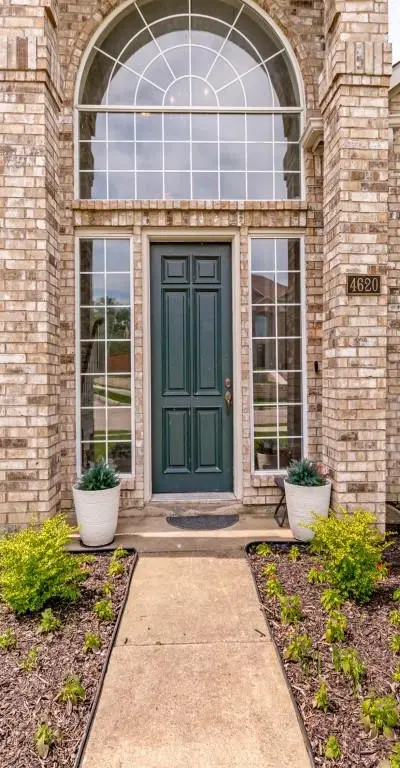 4620 Dusk Meadow Drive, Carrollton TX 75010 - Photo 2