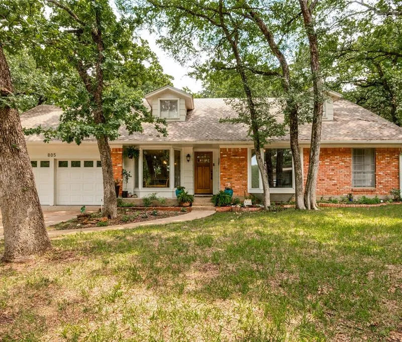 805 Live Oak Lane, Arlington TX 76012