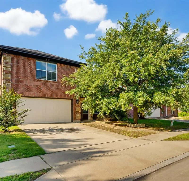 345 Chalkstone Drive, Fort Worth TX 76131