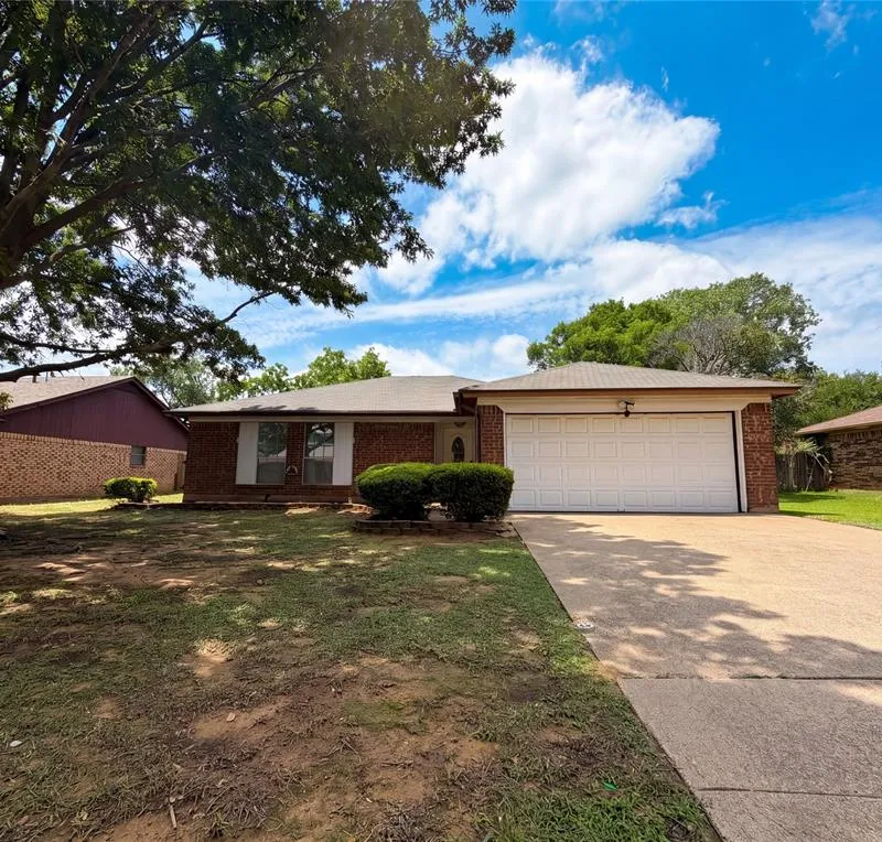 6304 Big Springs Drive, Arlington TX 76001