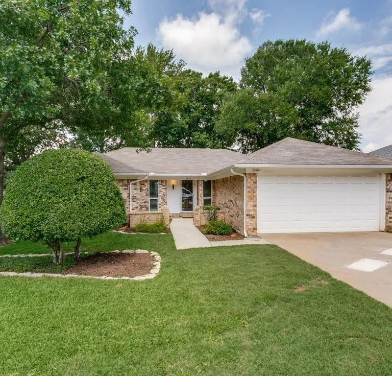 1605 Bedford Oaks Drive, Bedford TX 76021