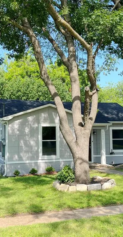 1111 S Taylor Street, Gainesville TX 76240 - Photo 2