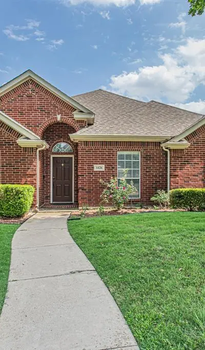 1426 Ranch Hill Drive, Irving TX 75063 - Photo 2