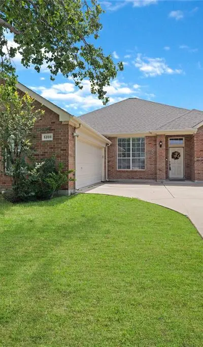 5208 Lake Haven Lane, Grand Prairie TX 75052 - Photo 2