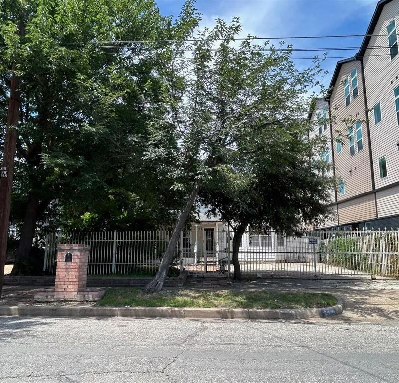 731 W 10th Street, Dallas TX 75208