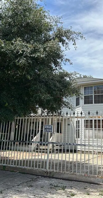 731 W 10th Street, Dallas TX 75208 - Photo 4