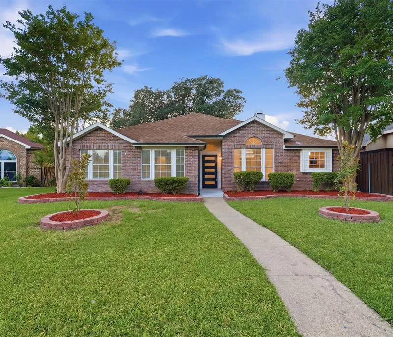 7034 Lo Chalmers Lane, Garland TX 75043