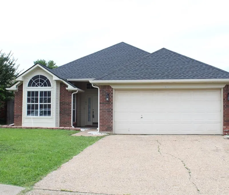 961 Grasswood Court, Arlington TX 76017