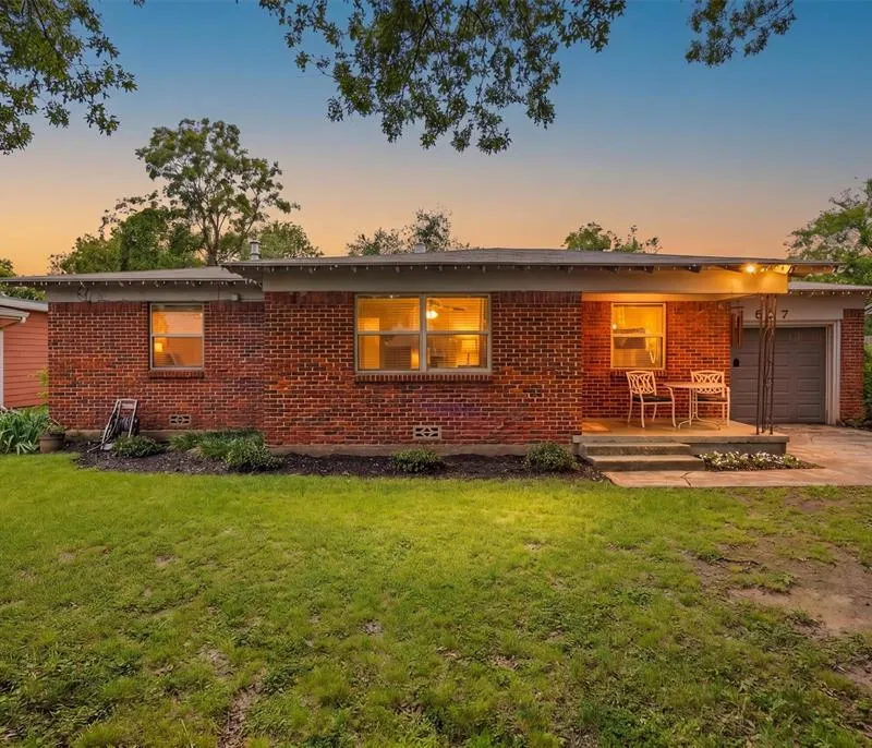 807 Elizabeth Boulevard, Granbury TX 76048