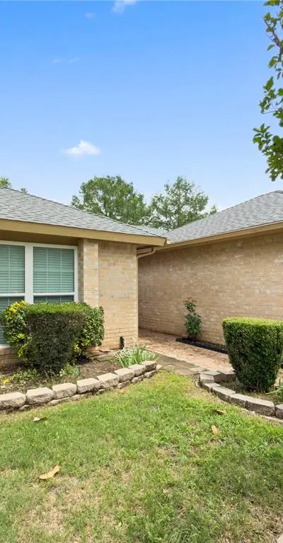 2426 Sutton Drive, Arlington TX 76018 - Photo 3