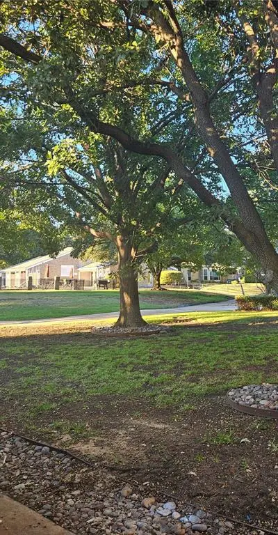 2709 Heather Glen Court, Carrollton TX 75006 - Photo 2