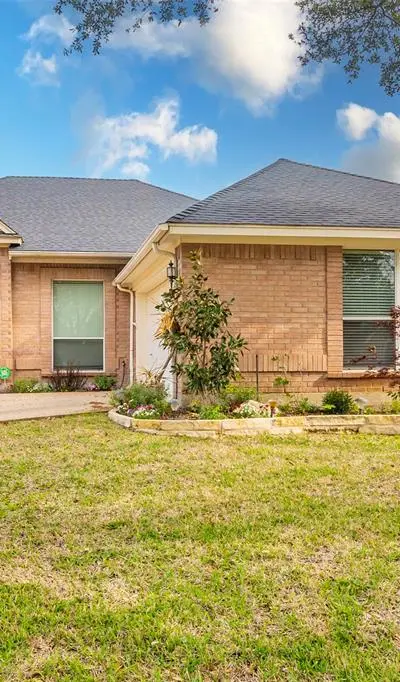 2231 Templeton Drive, Arlington TX 76006 - Photo 2