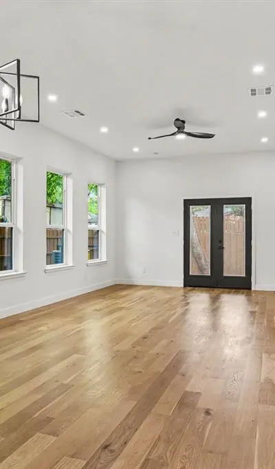 2220 Bombay Avenue, Dallas TX 75235 - Photo 4