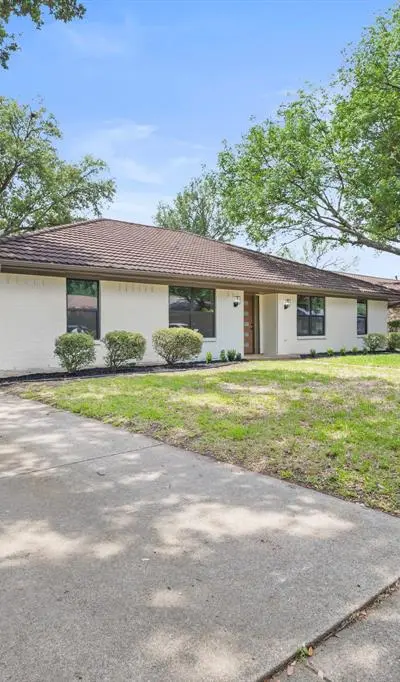 442 Hanover Lane, Irving TX 75062 - Photo 2