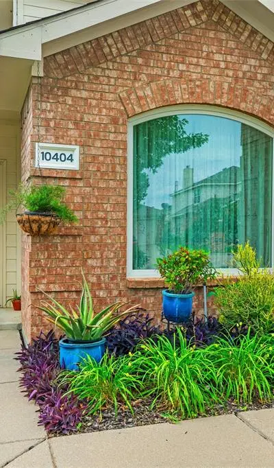 10404 Lake Brook Drive, Fort Worth TX 76053 - Photo 2