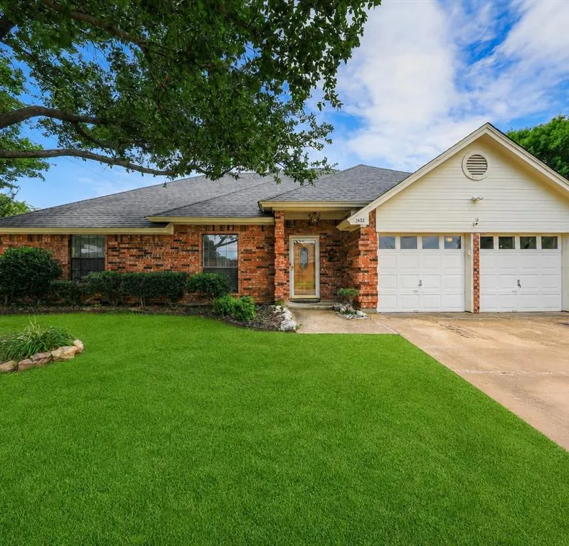 1432 Country Meadows Drive, Bedford TX 76021