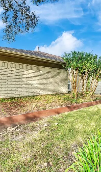 12401 Pleasant Valley Drive, Dallas TX 75243 - Photo 3