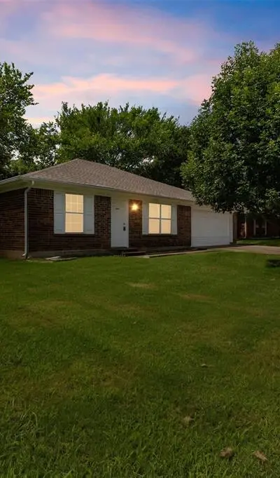 4108 Cypress Springs Drive, Arlington TX 76001 - Photo 2
