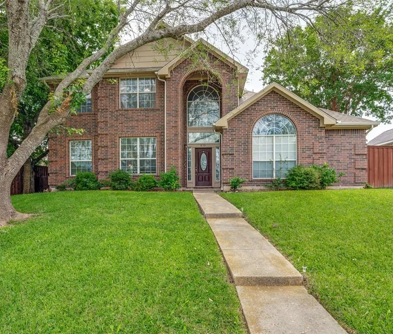 870 raintree Lane, DeSoto TX 75115