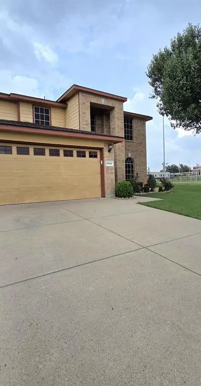 10000 Cougar Trail, Fort Worth TX 76108 - Photo 2