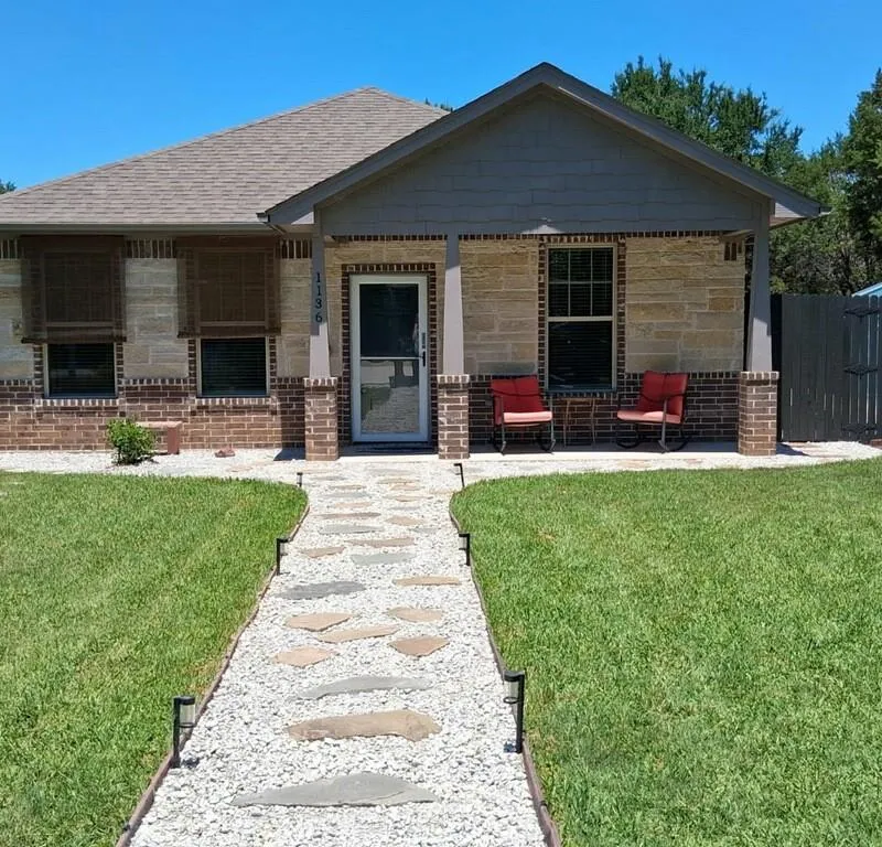1136 Ridgeview Circle, Granbury TX 76048