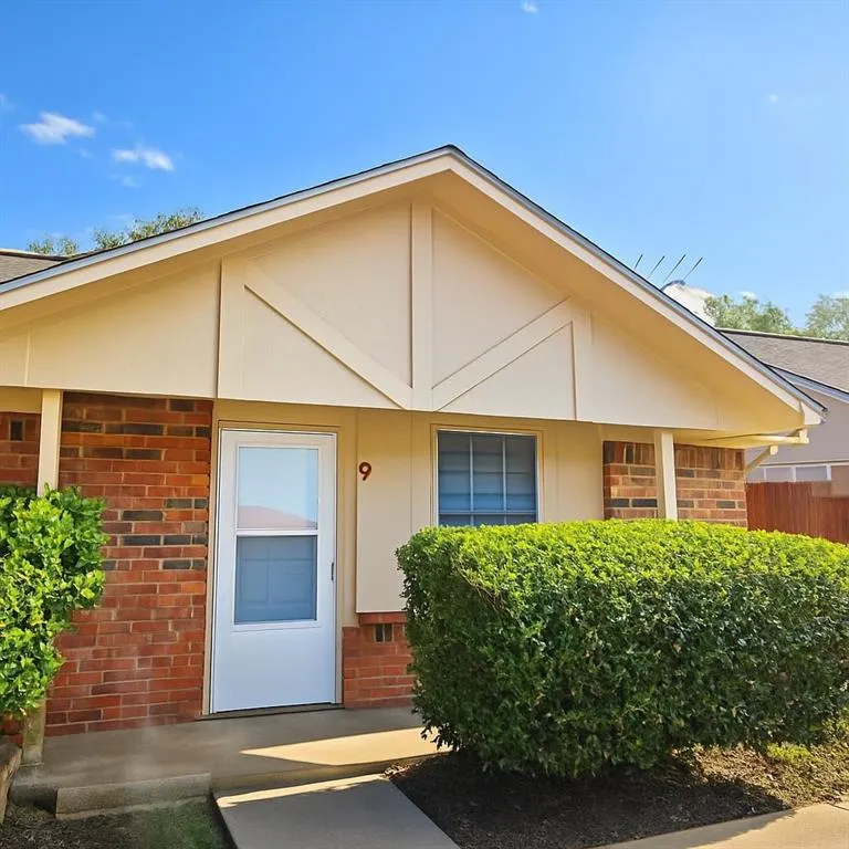 200 Bonnie Bell Lane, Springtown TX 76082