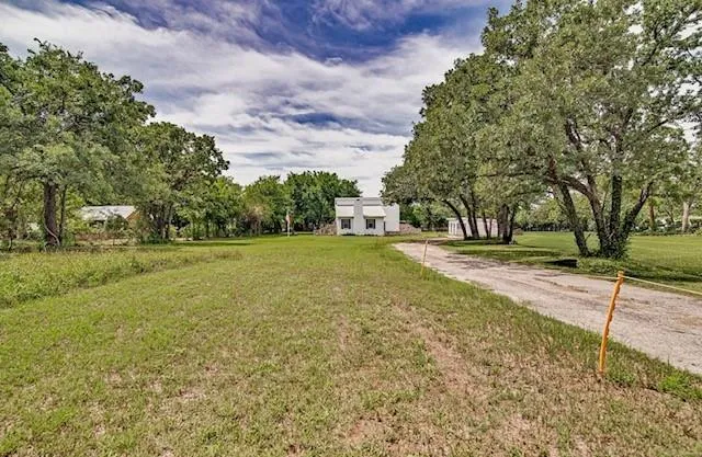 3952 J Rendon Road, Burleson TX 76028