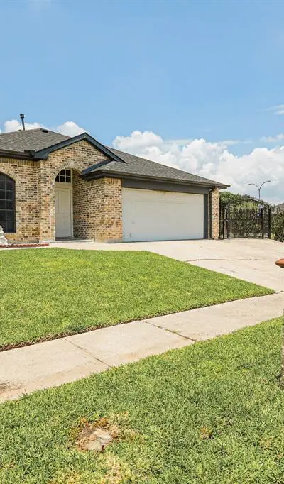 5616 Indian Hill Drive, Arlington TX 76018 - Photo 3