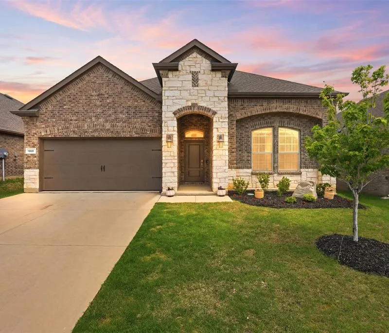 10605 Breezeway Drive, Aubrey TX 76227