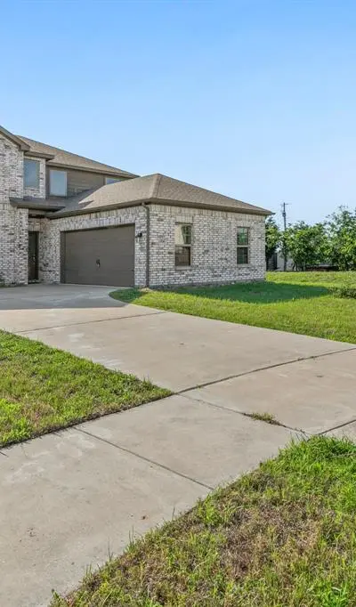 1516 Kinglet Street, DeSoto TX 75115 - Photo 2