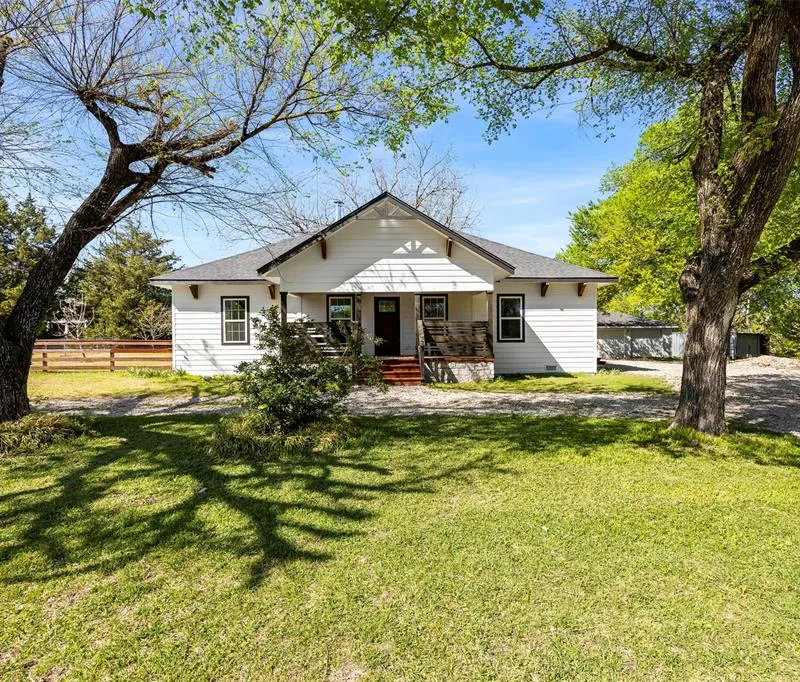 1560 Stainback Road, Red Oak TX 75154