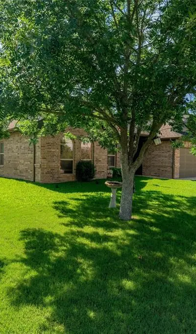 322 S Bowie Drive, Weatherford TX 76086 - Photo 2