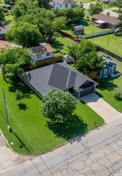 322 S Bowie Drive, Weatherford TX 76086 - Photo 5