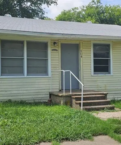104 Smith Street, Hillsboro TX 76645 - Photo 2