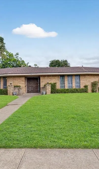 1811 Reynoldston Lane, Dallas TX 75232