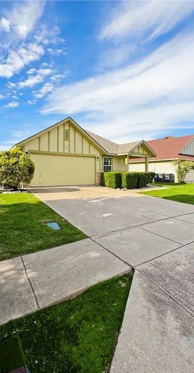 329 Wolf Mountain Lane, Fort Worth TX 76140