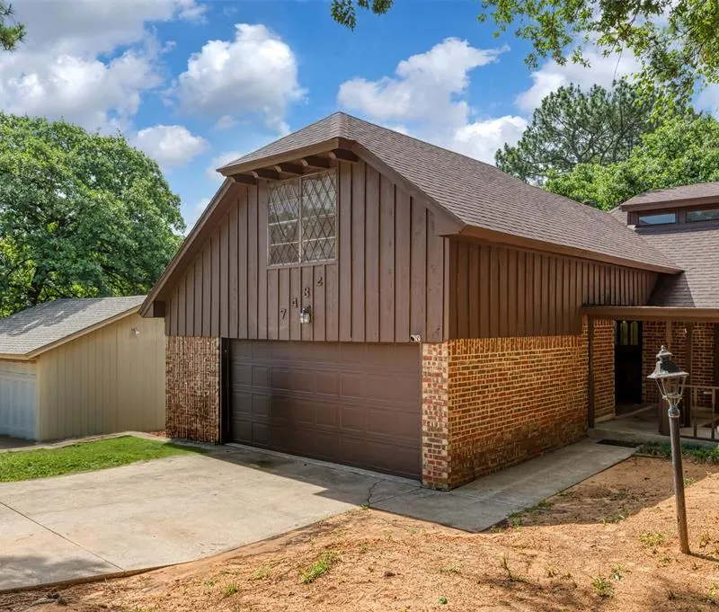 7432 Brentwood Stair Road, Fort Worth TX 76112