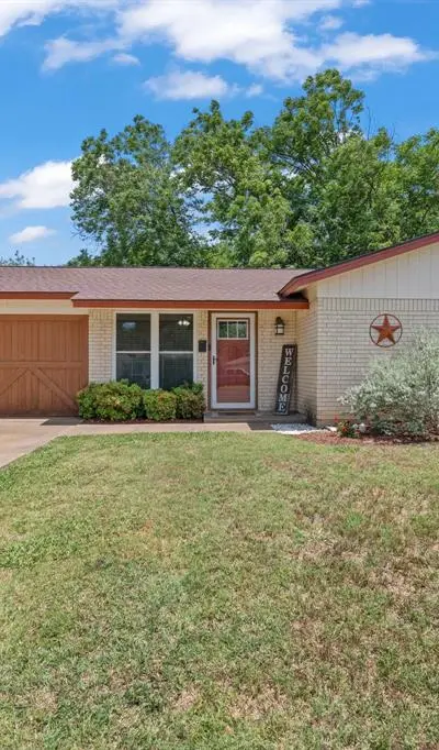 311 Robin Court, Burleson TX 76028
