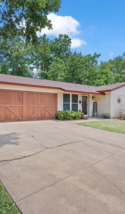 311 Robin Court, Burleson TX 76028 - Photo 2