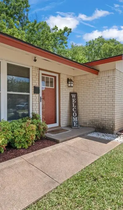 311 Robin Court, Burleson TX 76028 - Photo 3